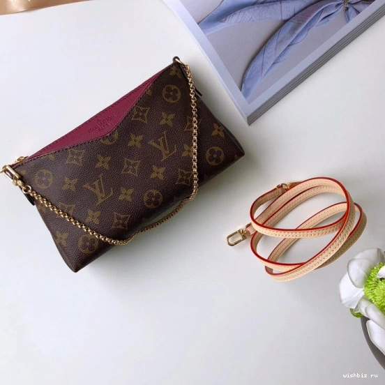 WIS PALLAS CHANELUTCH Louis Vuitton 1028